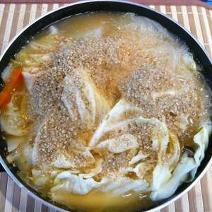 汁まで飲みたい♩味噌ニンニク鍋のスープの作り方